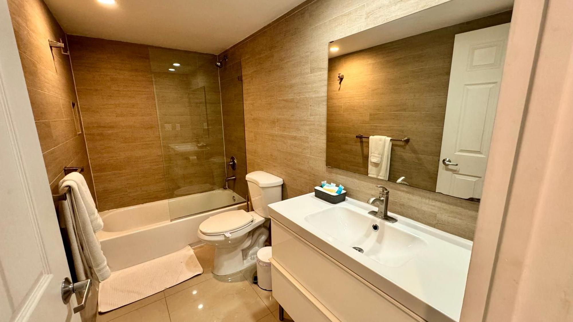 Sunny Isles, Beach Life! Parking Included Маями Бийч Екстериор снимка